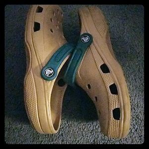 Crocs boys size 6-7