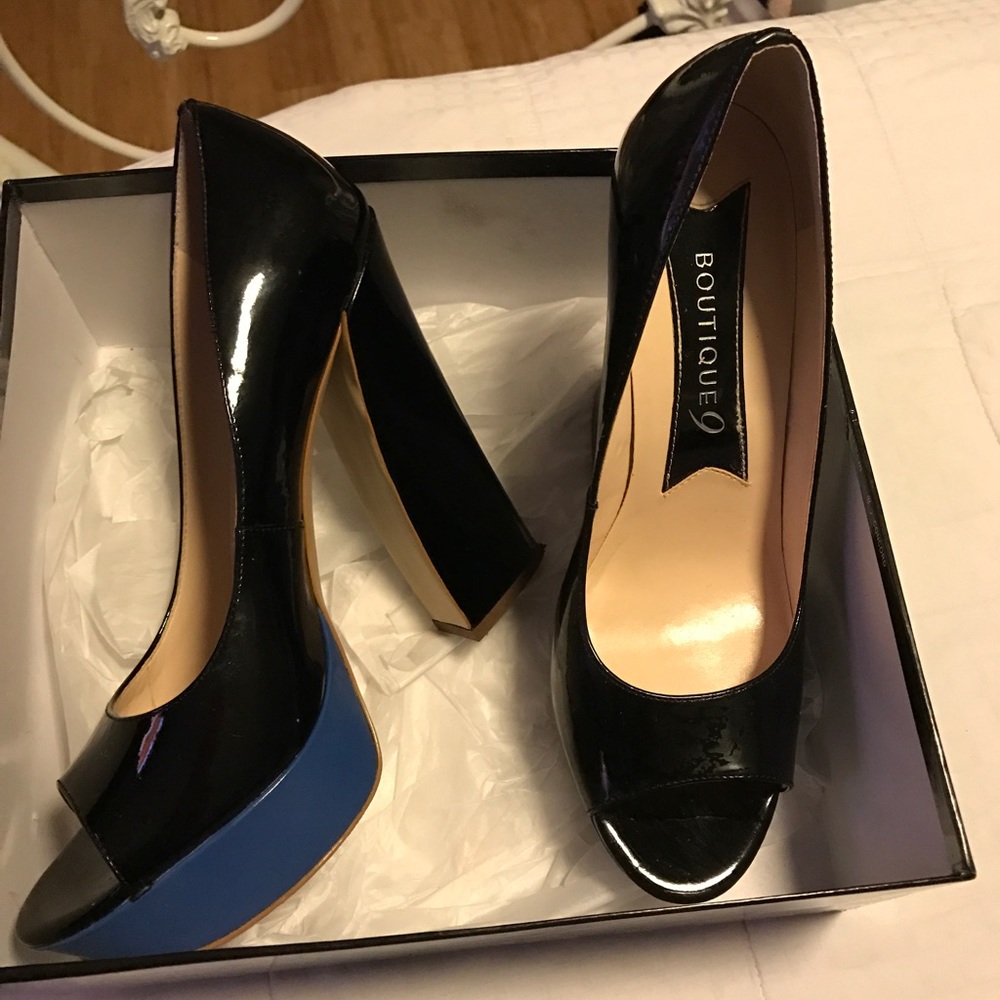 Blue and Black Platform almost new with the box