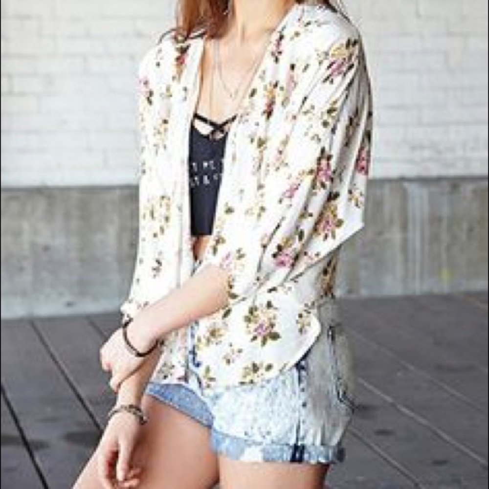 FINAL PRICE 💕 Forever 21 Floral Cropped Kimono
