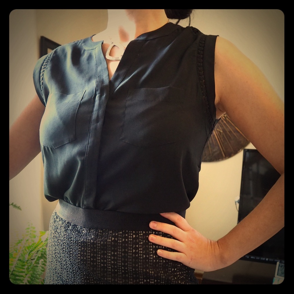MINT Ann Taylor Sleeveless Shell Blouse