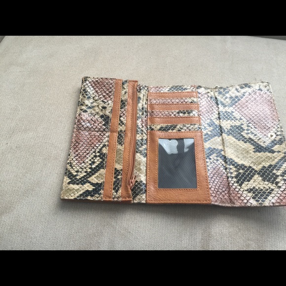 Kenneth Cole Reaction wallet, Python Leather, - Picture 5 of 8