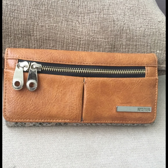 Kenneth Cole Reaction wallet, Python Leather, - Picture 2 of 8