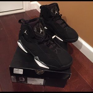 Men's jordans true flight