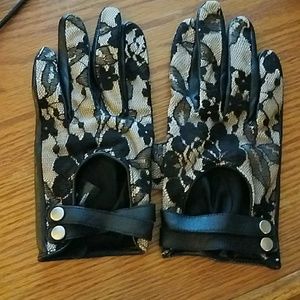 Express Tech-friendly Fashion Gloves