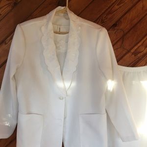Sz16 3 piece white suit with skirt.