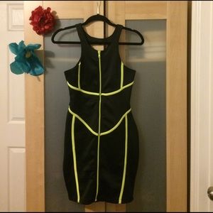 H&M black & yellow form-fitting dress w/ zipper