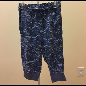 Drapey navy capris with palm tree design