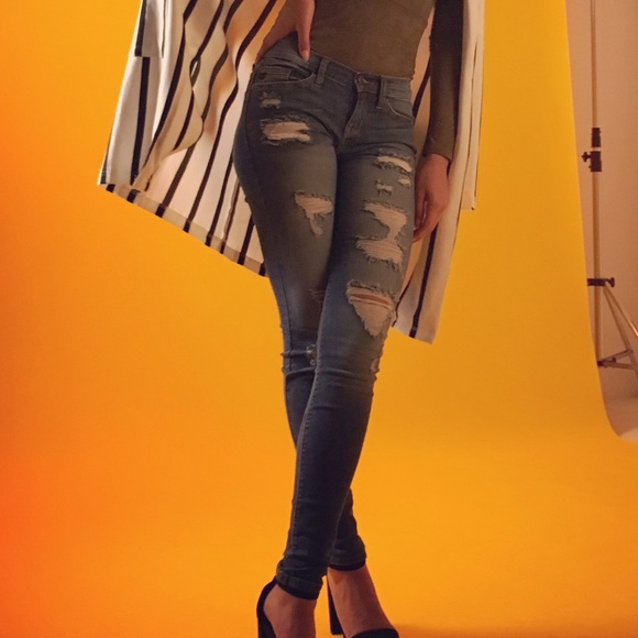 🚨🚨Last Pair/SZ 11🚨🚨Distressed Denim Jeans - Picture 2 of 4