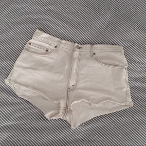 ✨HIGH WAISTED LEVIS✨