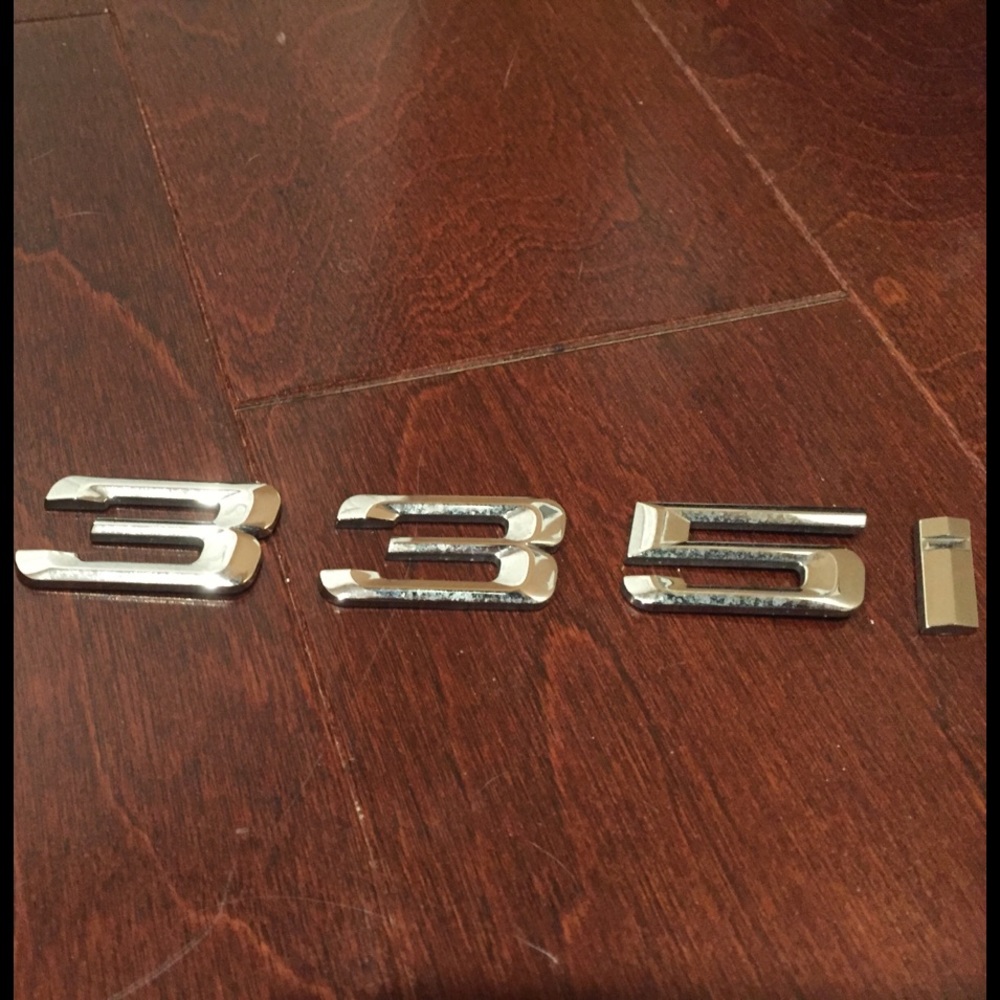 Bmw 335i emblem