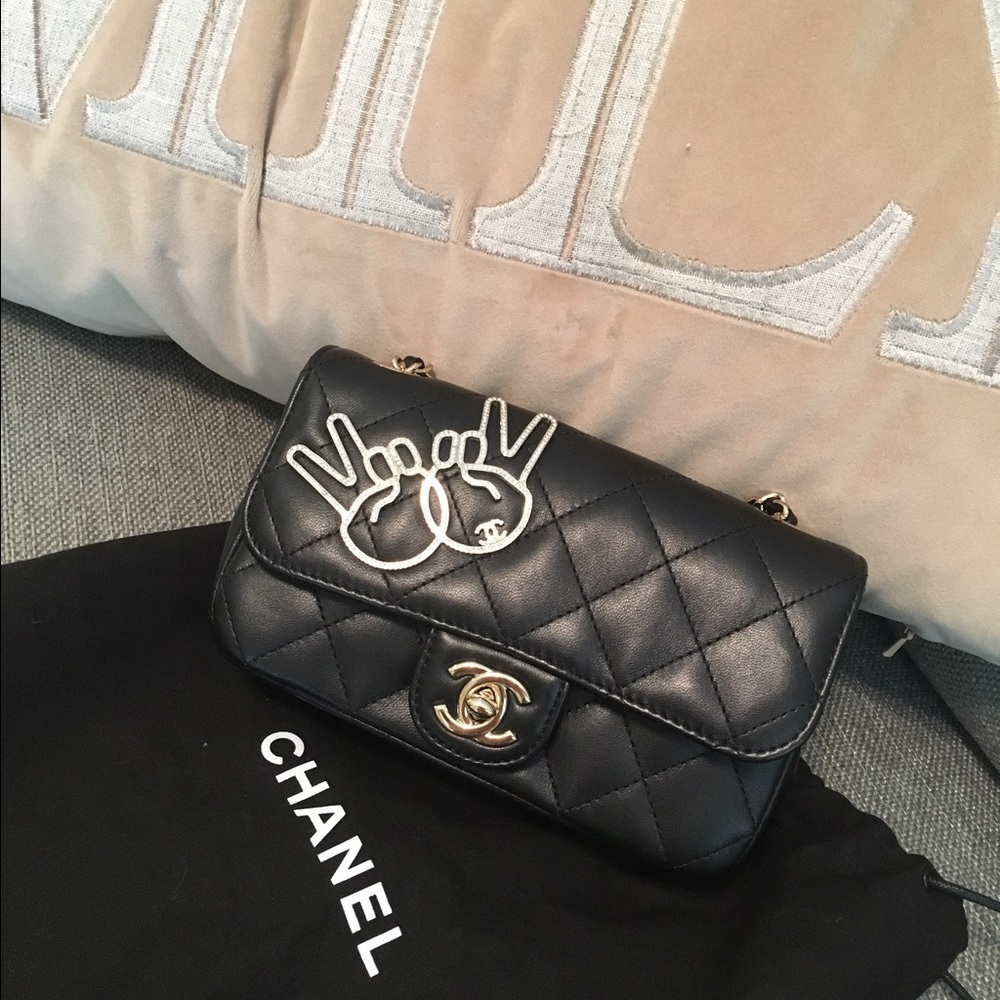 🎉Sold🎊 Chanel limited edition Victory bag