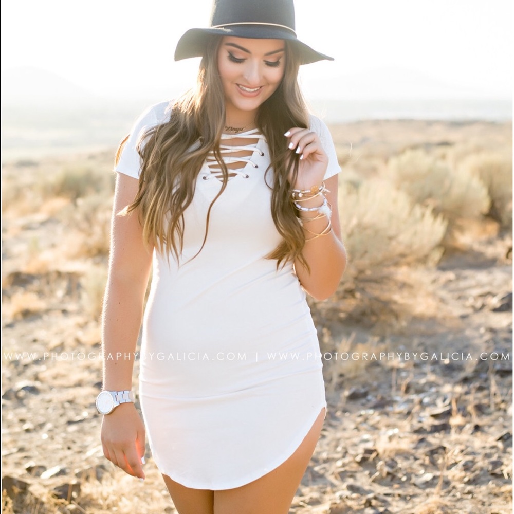 SOLD White lace up dress 💕