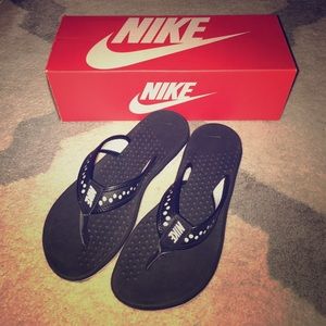 Nike women's flex motion thing sandal