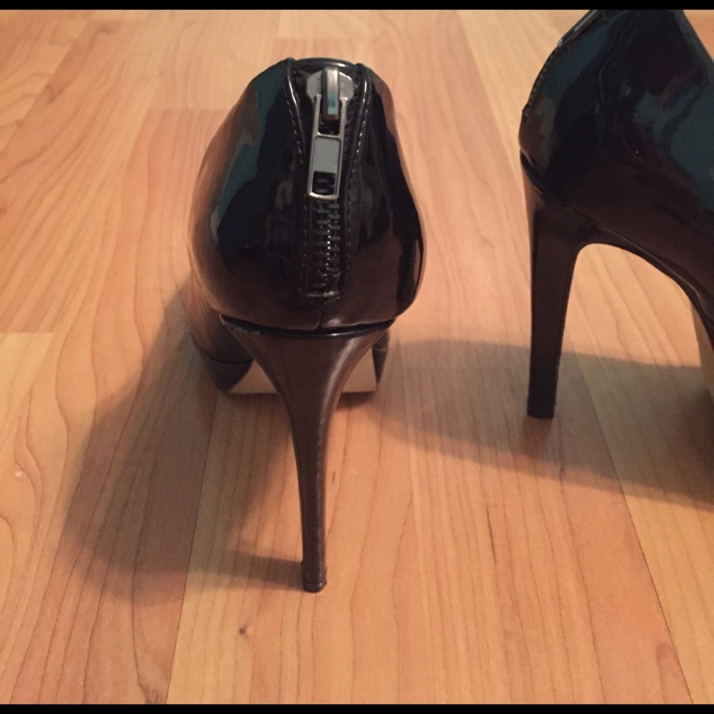 Madden Girl Pointed Toe Pumps - Picture 4 of 4