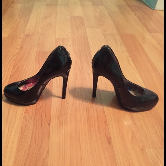 Madden Girl Pointed Toe Pumps - Picture 3 of 4