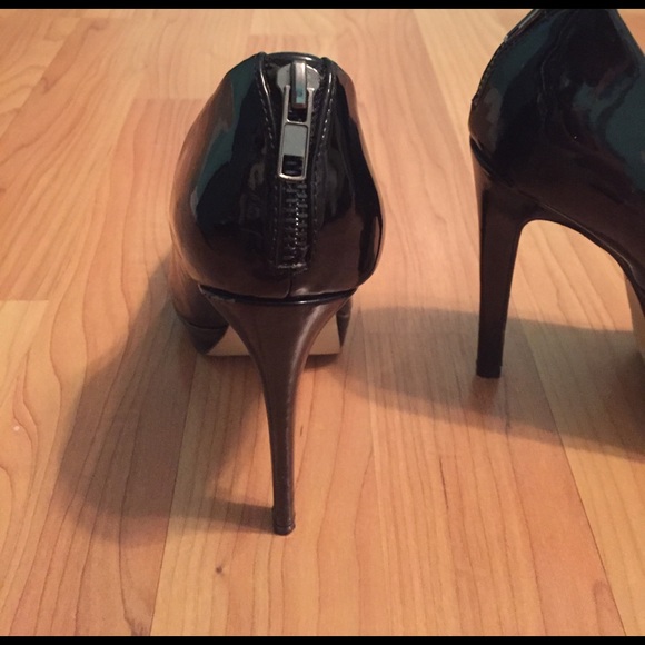 Madden Girl Pointed Toe Pumps - Picture 4 of 4