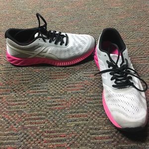 Asics running shoes. FuzeX Lyte