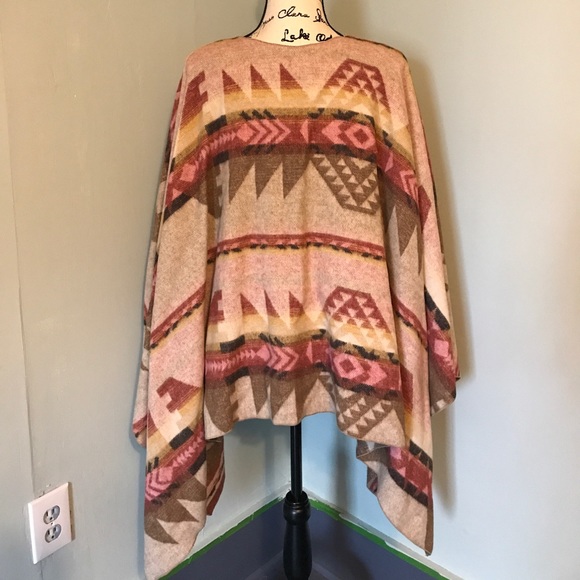 🆕 Aztec Print Poncho - Picture 2 of 4