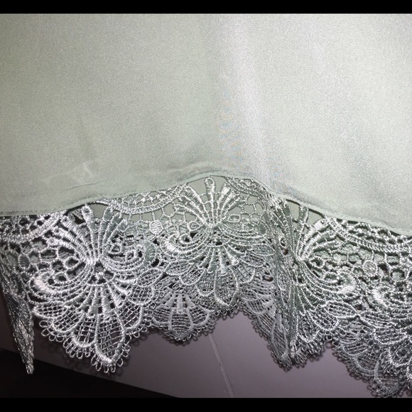 Silky top - Picture 3 of 3