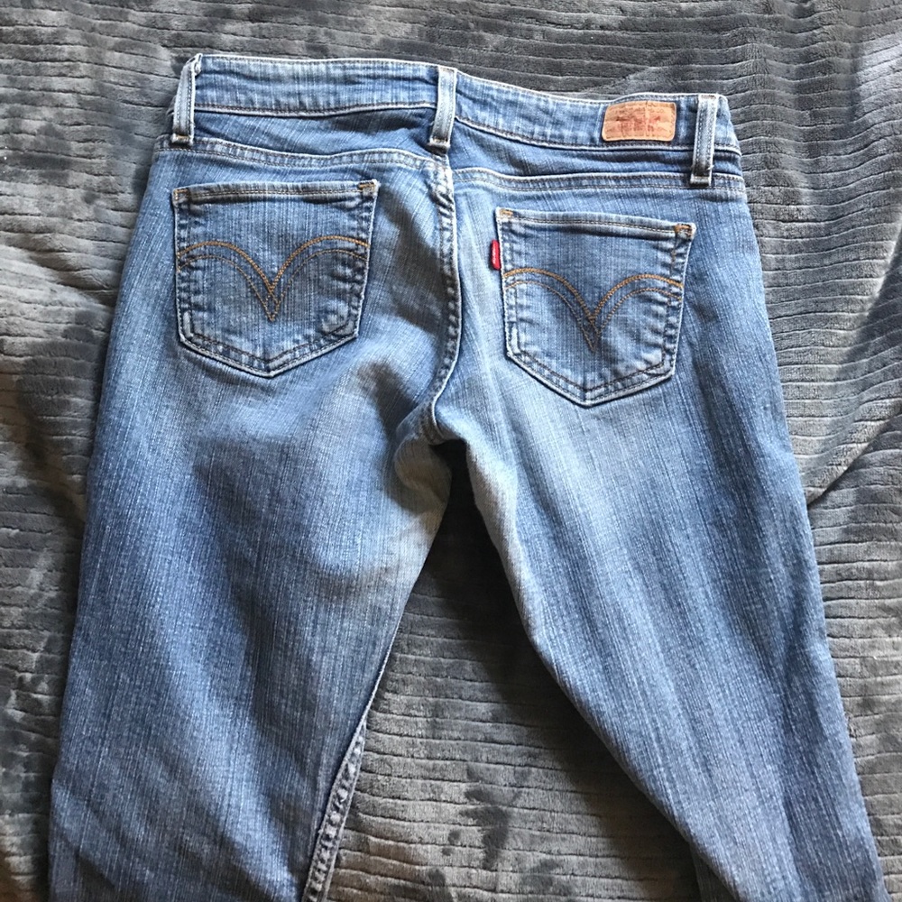 Levi's - Picture 2 of 3