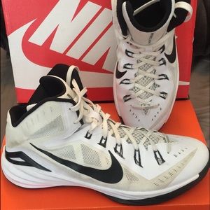 NIKE Hyperdunk Basketball Shoes