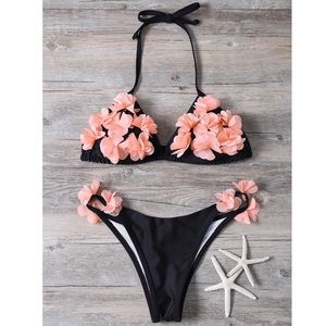Black flower bikini 👙🌸