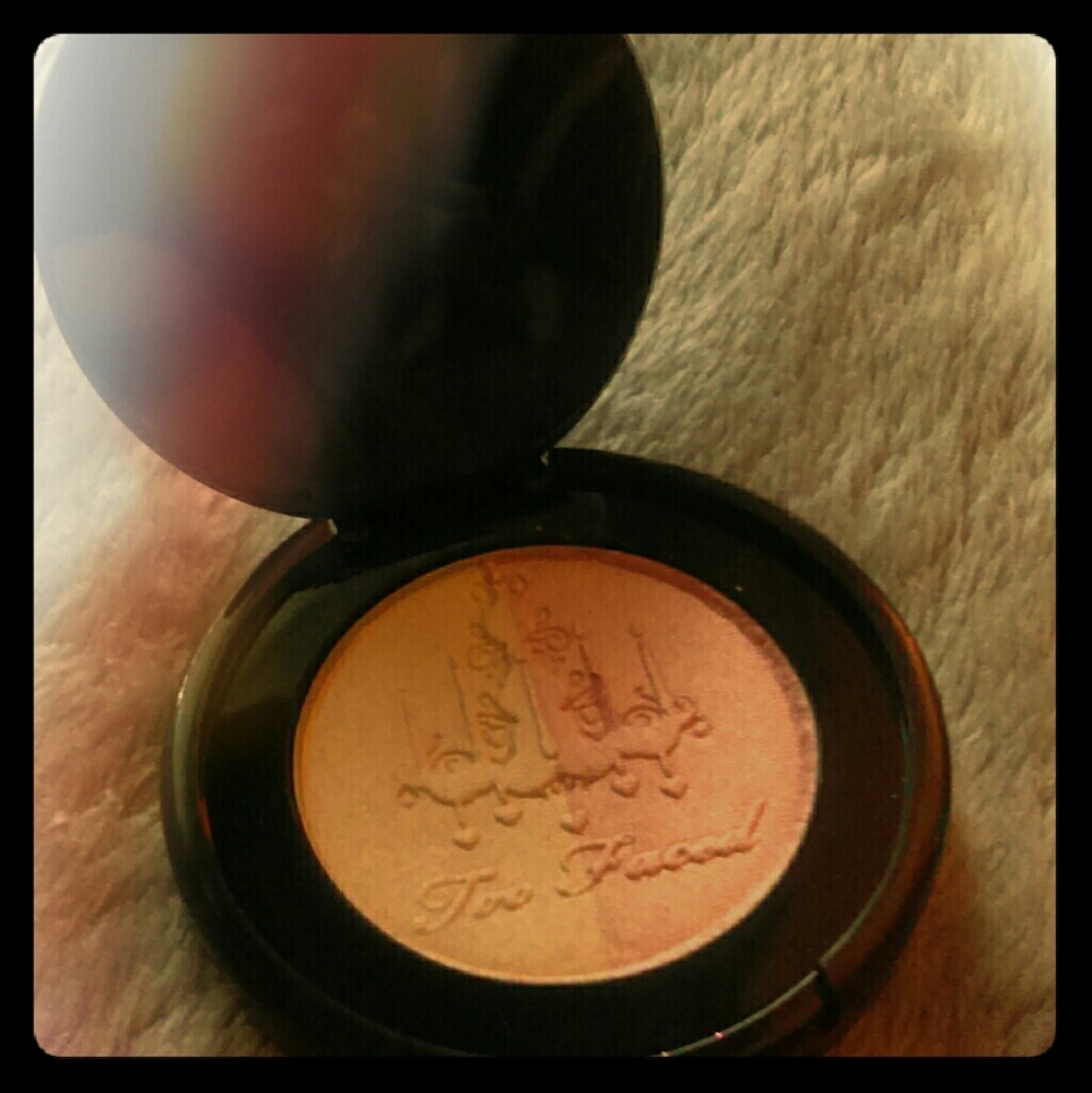 Too faced candlelight glow highlighter