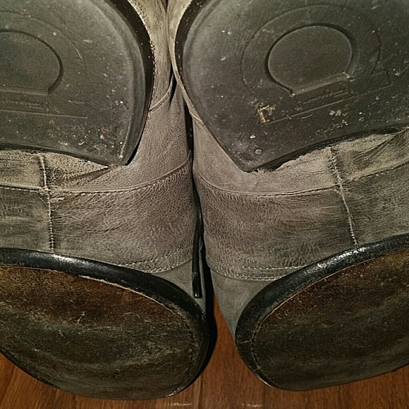 Gray dress shoes