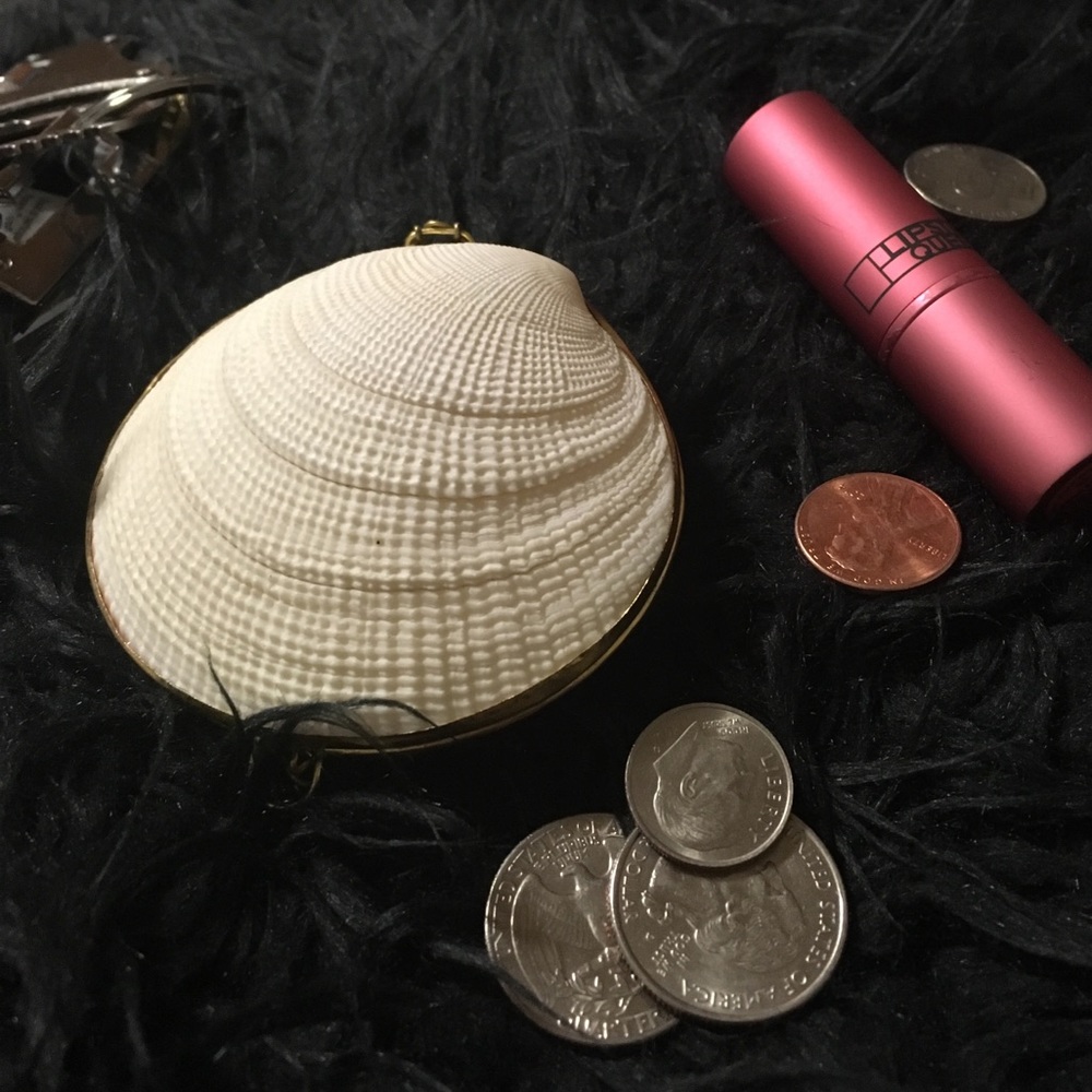 UO Real Shell Coin/Pill Case