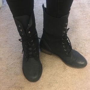 lace up combat / military boots
