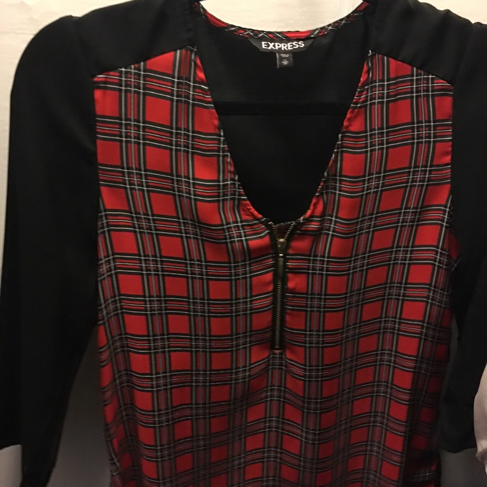 Express top with checkered front