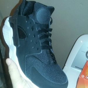 Huraches all black and White. New never worn. .