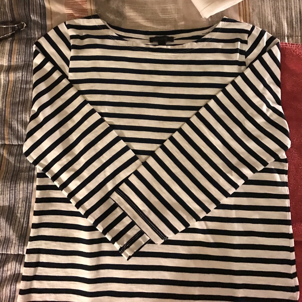 Super cute j.crew t-shirt💙💙🛍🛍