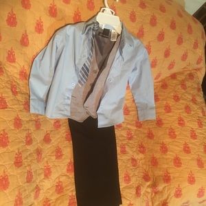 Boys Van Heusen 4pc. Suit, size 6