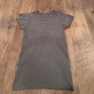 Lululemon size 4 swiftly tech short sleeve crew