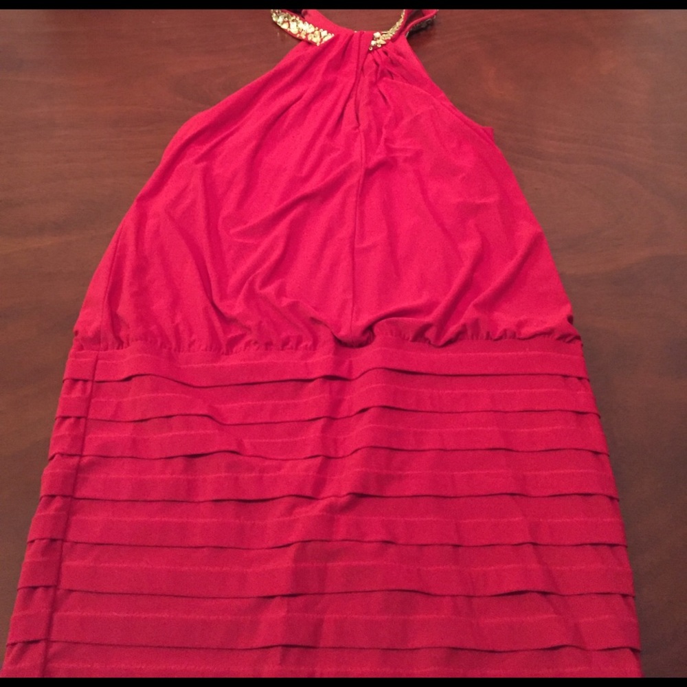 Cache size 8 sexy red dress!