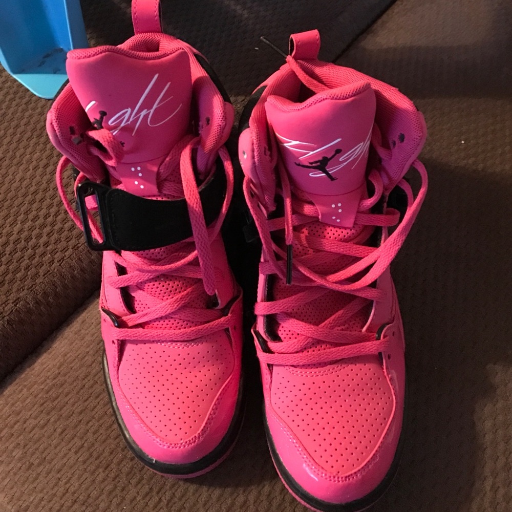 Shoes. - Picture 2 of 3