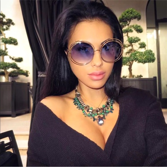 New✨ Gold Frame with Bright Pink Mirror Sunnies 💖 - Picture 2 of 5