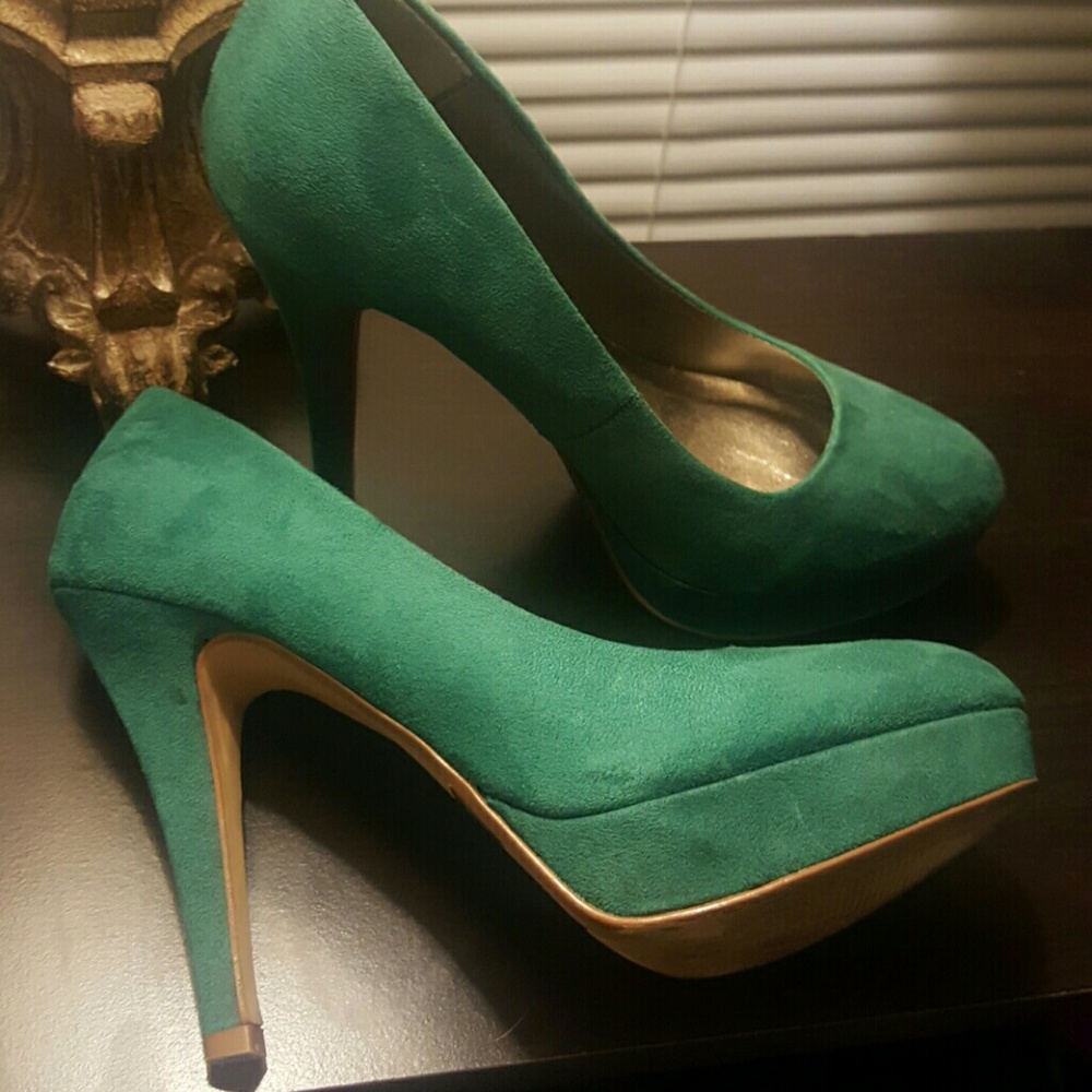 Qupid Green Platform Heels - SZ 7.5
