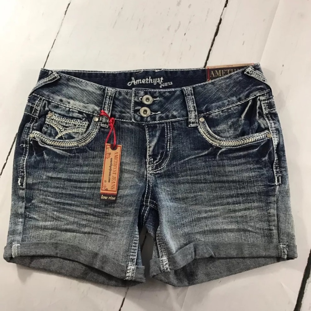 Amethyst jeans size 3 denim shorts low rise
