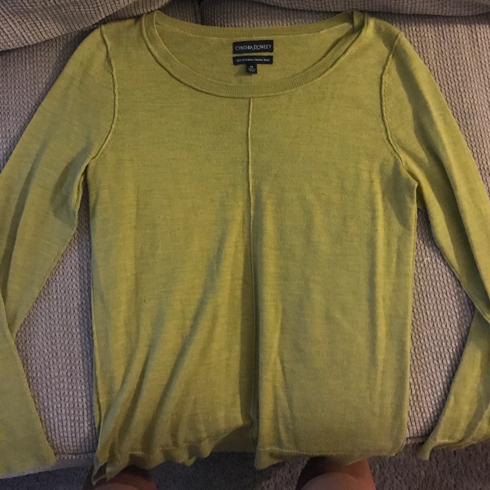 Light weight sweater