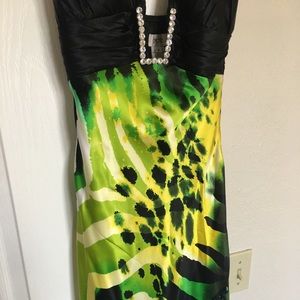 Cache formal dress