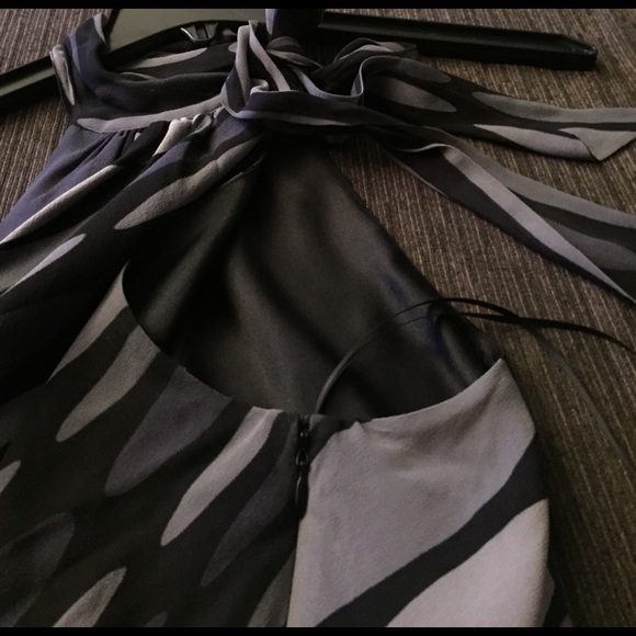 Sheer Silky Tie-Neck Sleeveless Blouse - Picture 2 of 6