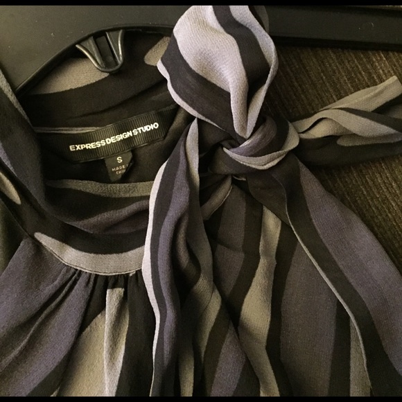 Sheer Silky Tie-Neck Sleeveless Blouse - Picture 5 of 6