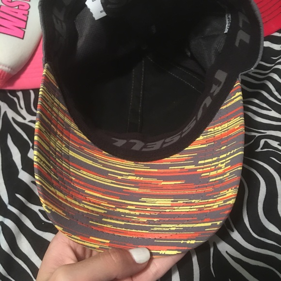 Russel hat - Picture 2 of 2