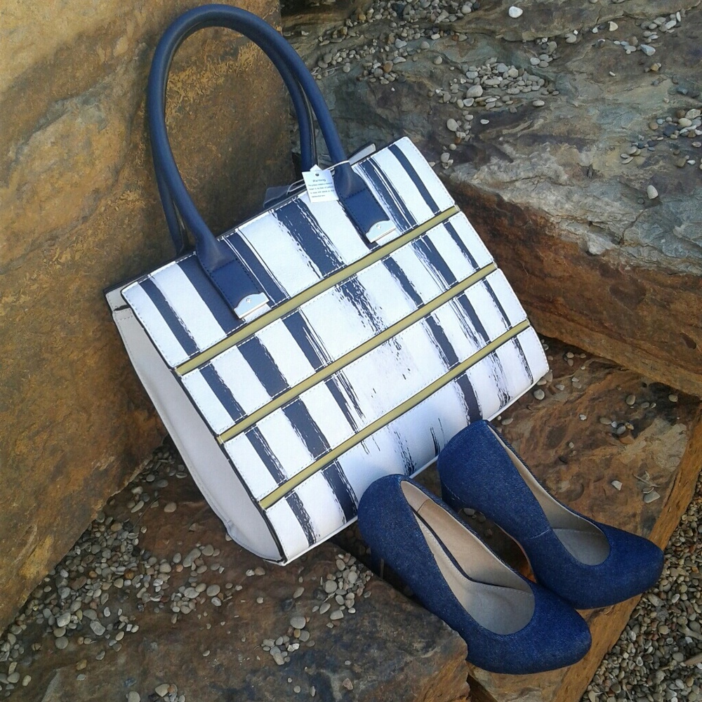 Purse-Back in stock