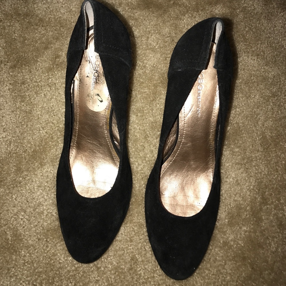 BCBG suede black pumps