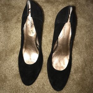 BCBG suede black pumps