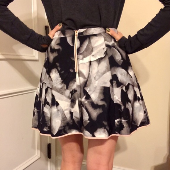 Mossimo Circle Skirt - Picture 4 of 4
