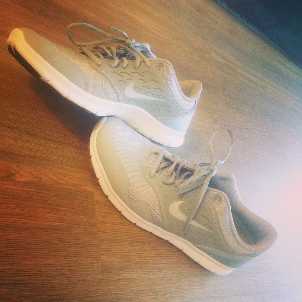 Men's Nike shoes, like new!